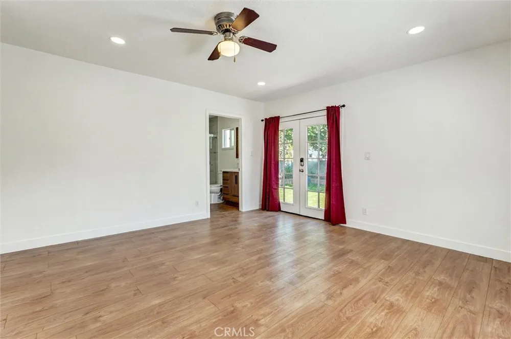 19549 Schoolcraft Reseda, CA 91335
