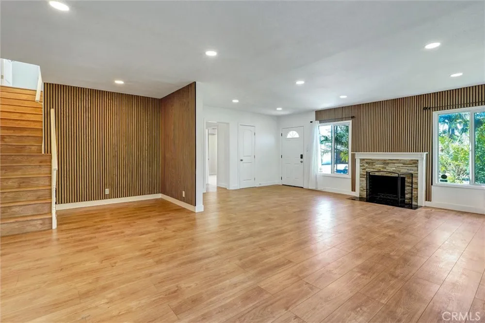 19549 Schoolcraft Reseda, CA 91335