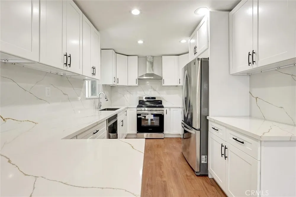19549 Schoolcraft Reseda, CA 91335