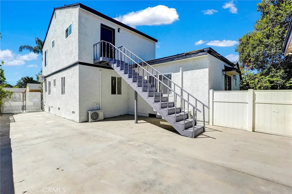 19549 Schoolcraft Reseda, CA 91335