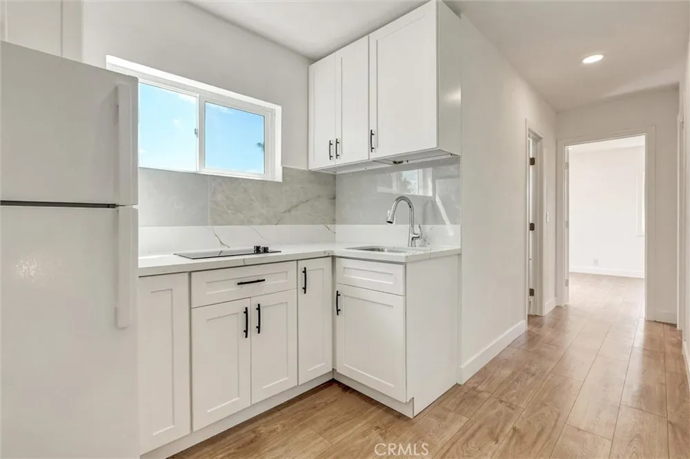 19549 Schoolcraft Reseda, CA 91335