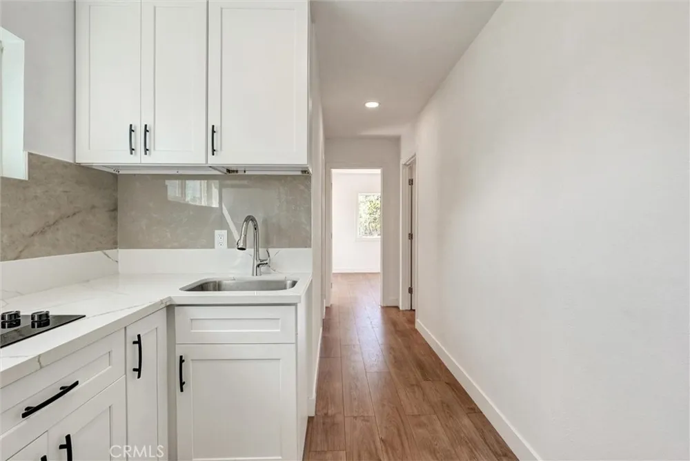 19549 Schoolcraft Reseda, CA 91335
