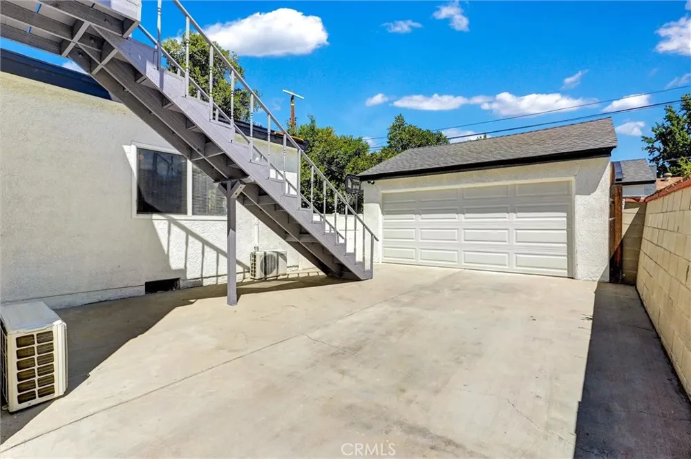 19549 Schoolcraft Reseda, CA 91335