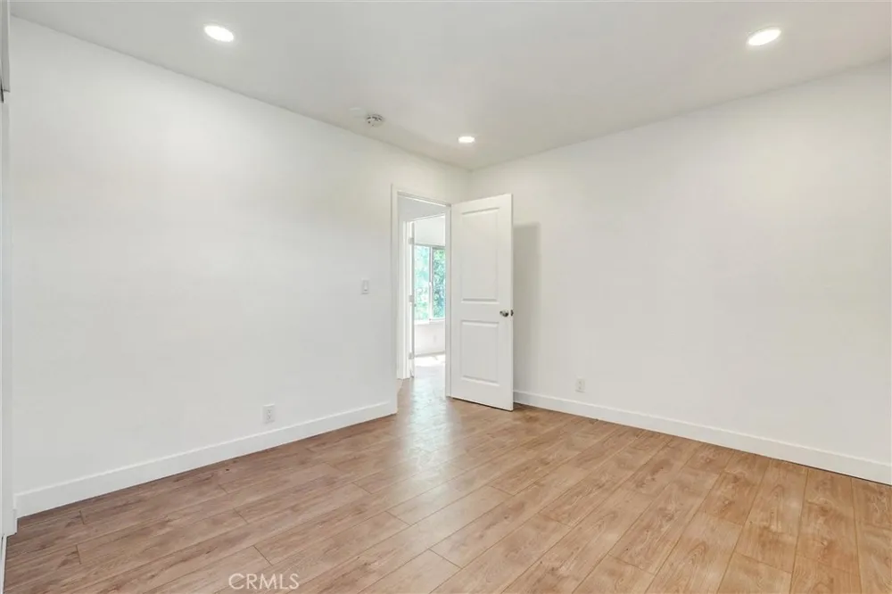 19549 Schoolcraft Reseda, CA 91335