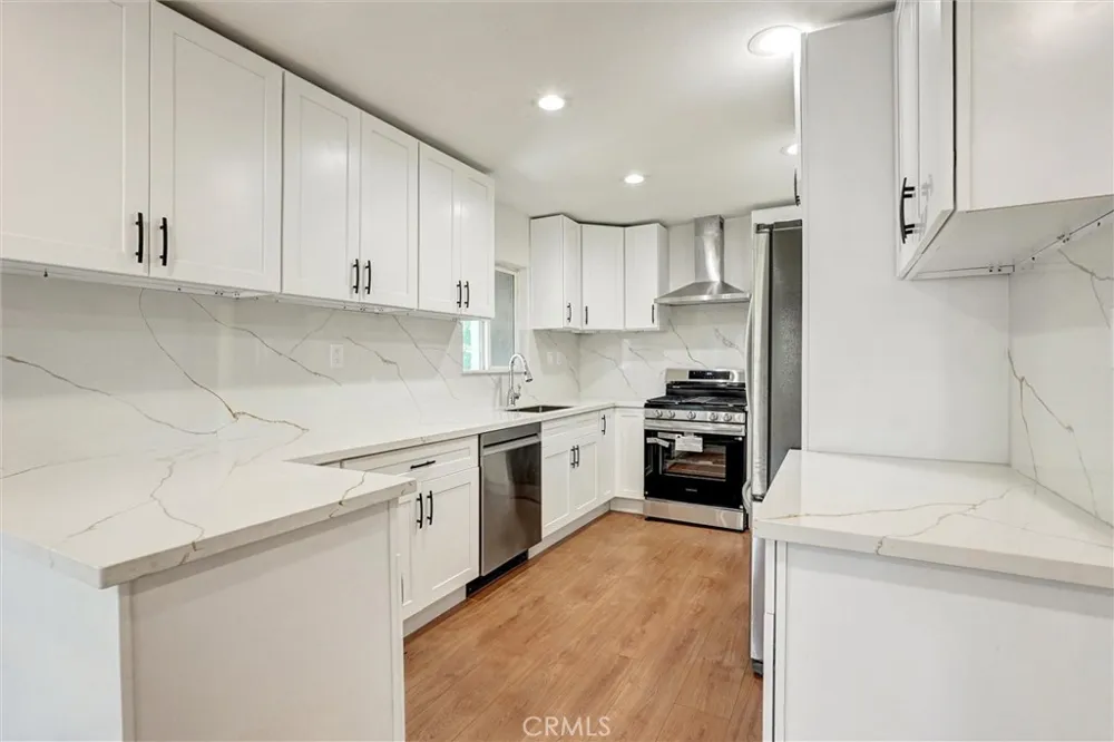 19549 Schoolcraft Reseda, CA 91335