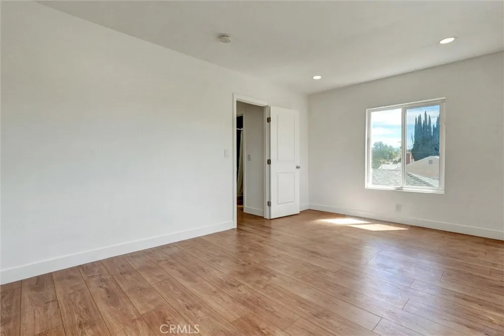 19549 Schoolcraft Reseda, CA 91335