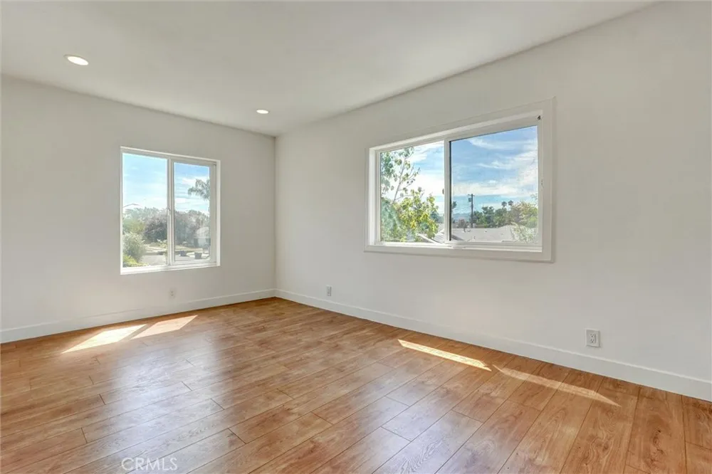 19549 Schoolcraft Reseda, CA 91335