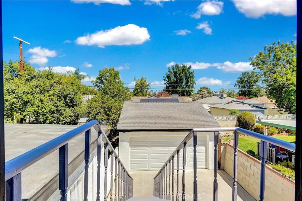 19549 Schoolcraft Reseda, CA 91335