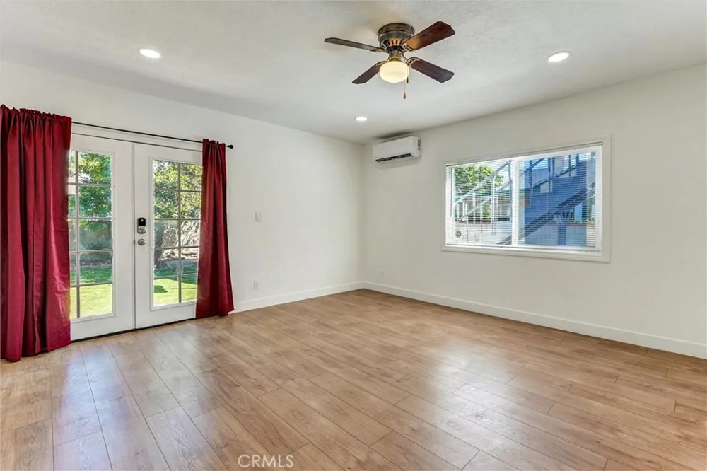19549 Schoolcraft Reseda, CA 91335