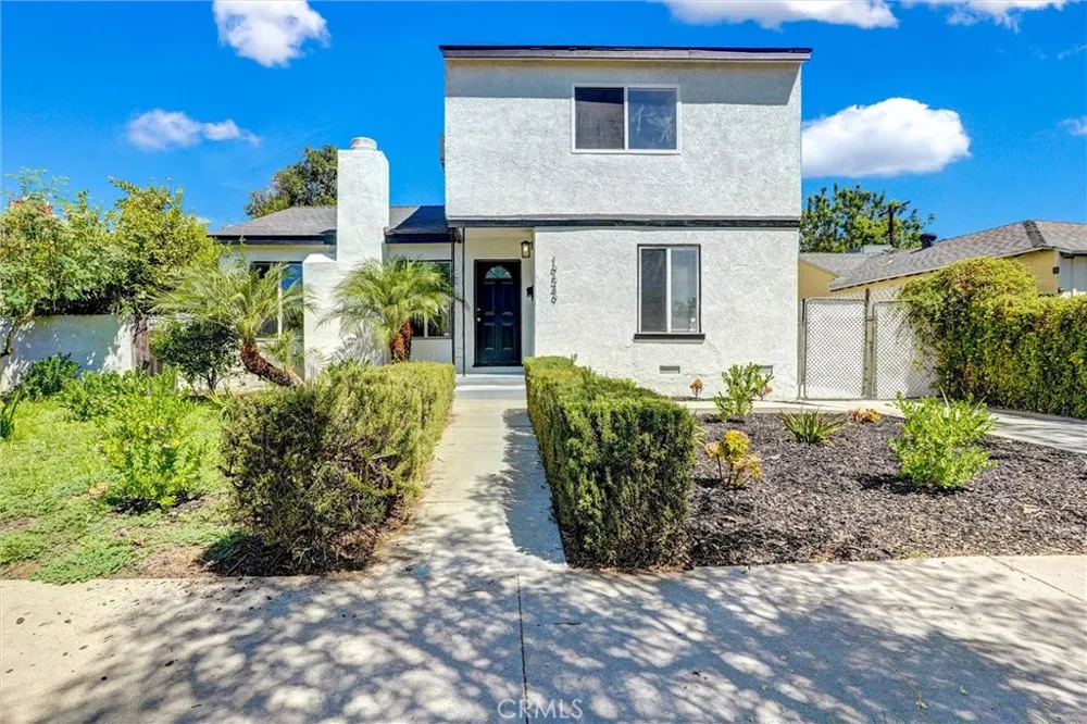 19549 Schoolcraft Reseda, CA 91335