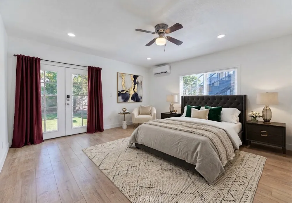 19549 Schoolcraft Reseda, CA 91335