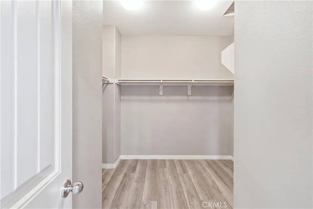 22077 Barrington Saugus, CA 91350