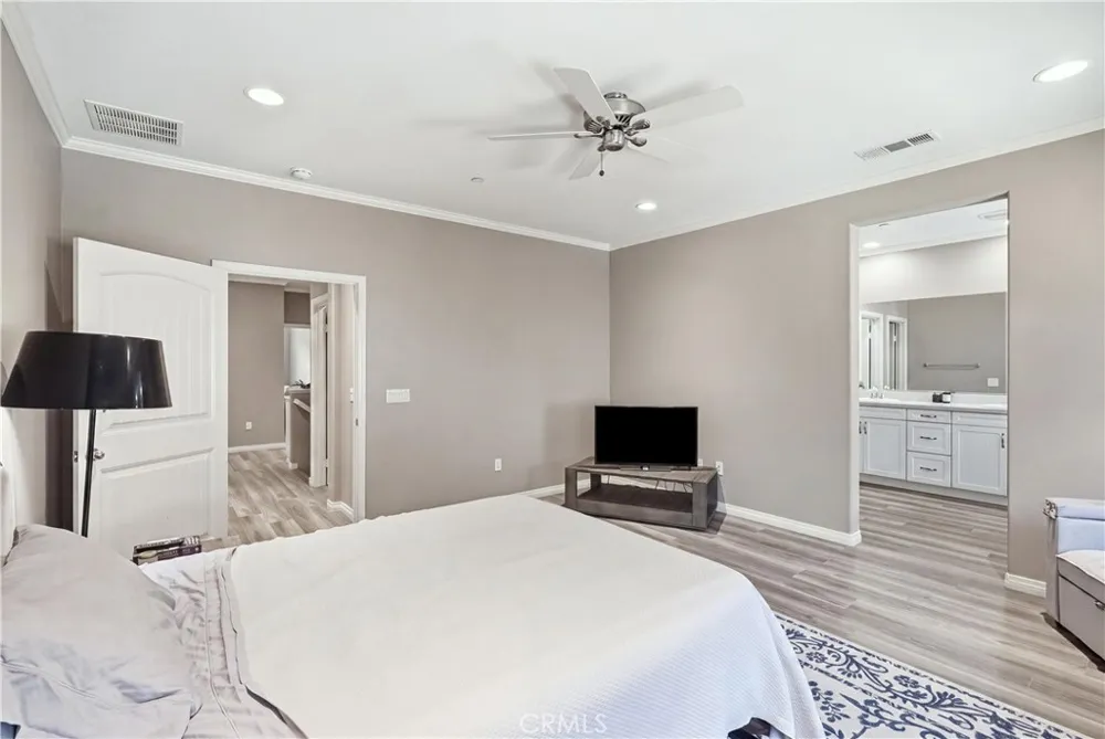 22077 Barrington Saugus, CA 91350