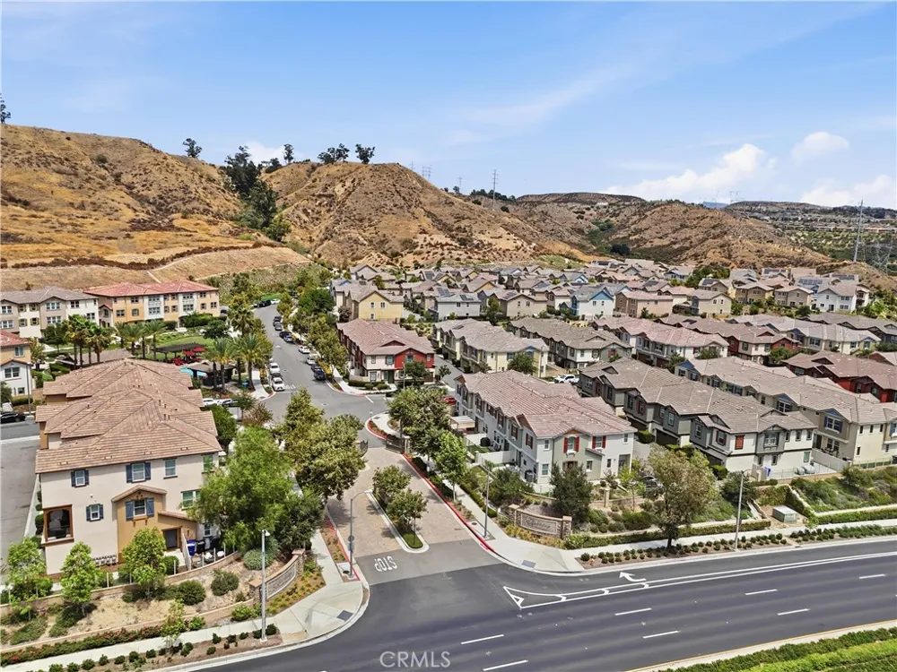 22077 Barrington Saugus, CA 91350