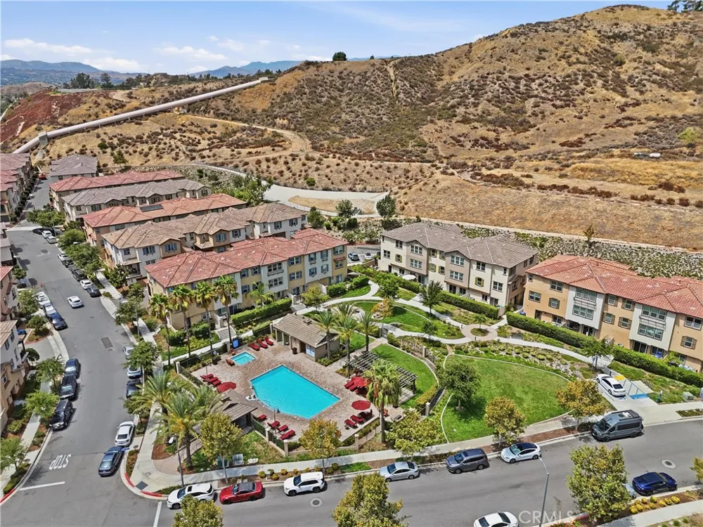22077 Barrington Saugus, CA 91350