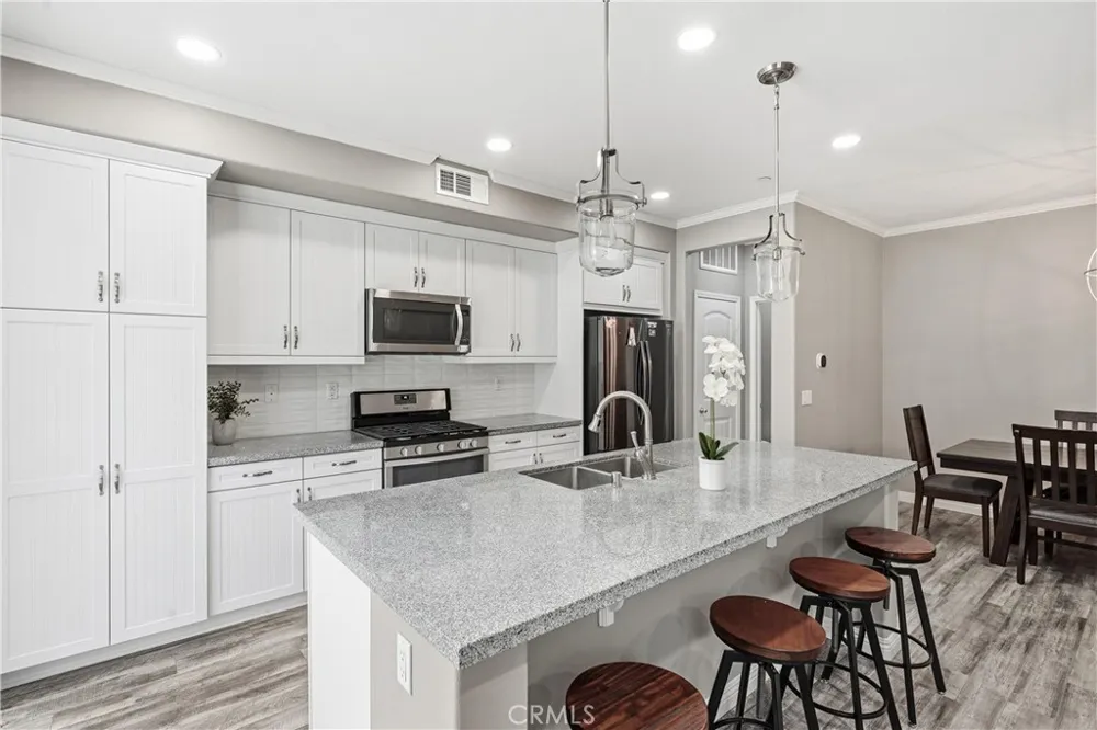 22077 Barrington Saugus, CA 91350