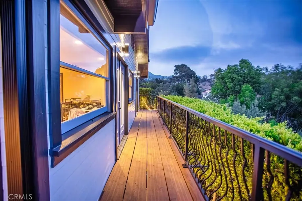 2597 Dearborn Drive Los Angeles, CA 90068
