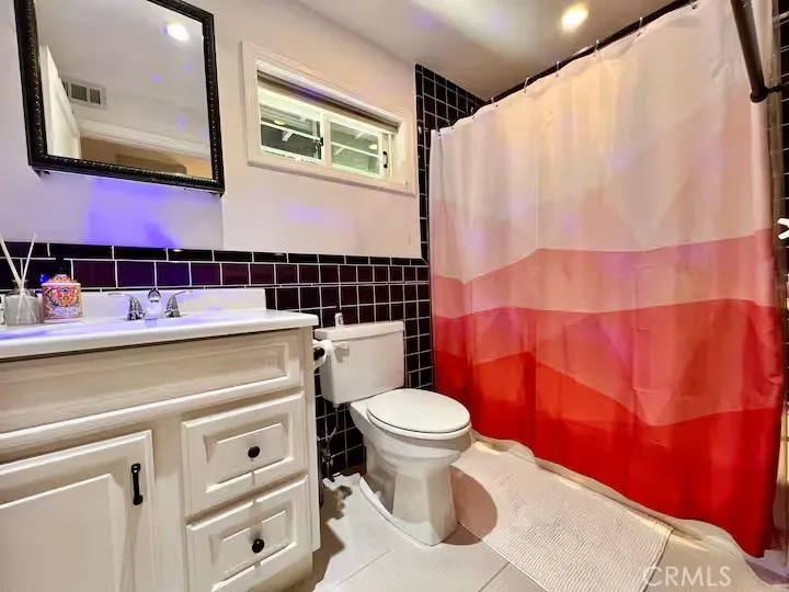 2597 Dearborn Drive Los Angeles, CA 90068