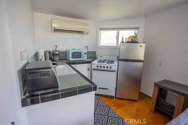 2597 Dearborn Drive Los Angeles, CA 90068