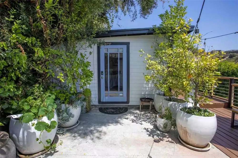 2597 Dearborn Drive Los Angeles, CA 90068
