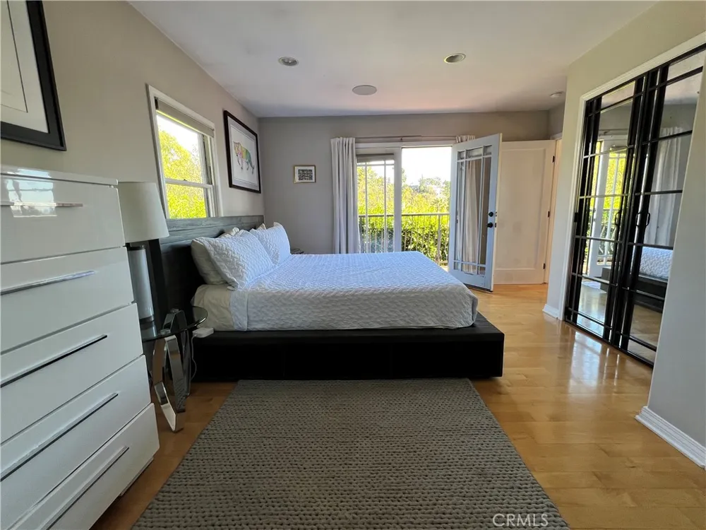 2597 Dearborn Drive Los Angeles, CA 90068