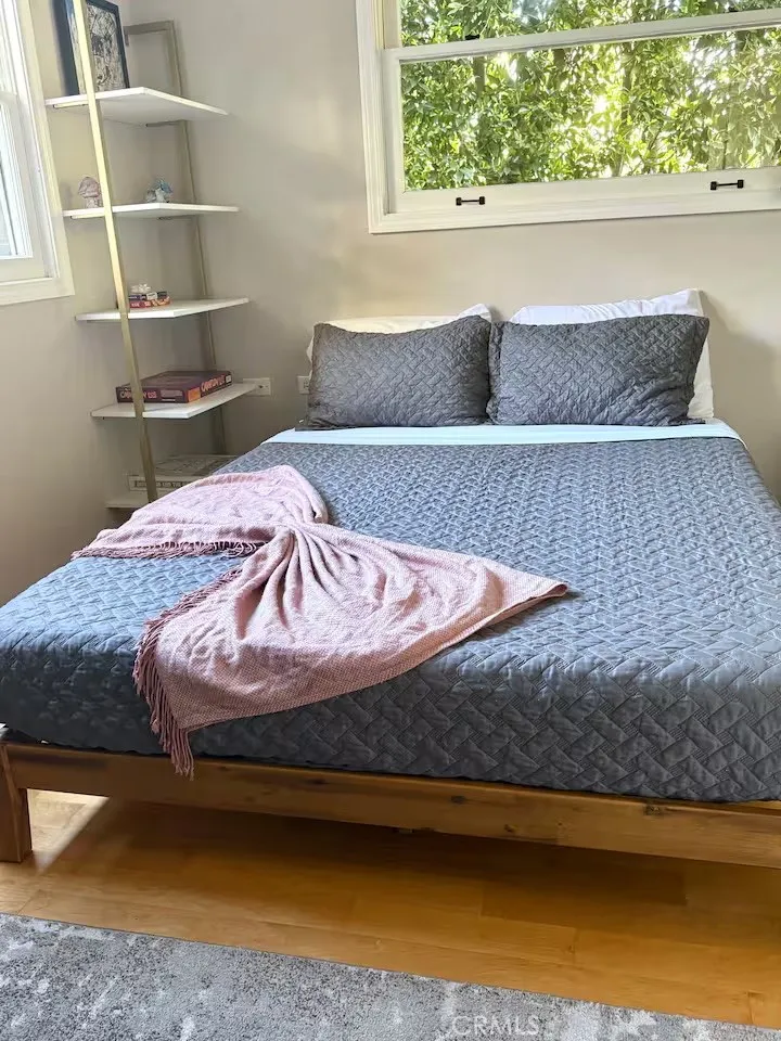 2597 Dearborn Drive Los Angeles, CA 90068