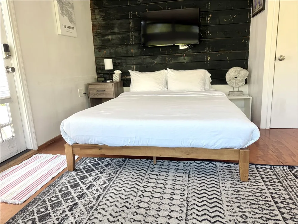 2597 Dearborn Drive Los Angeles, CA 90068