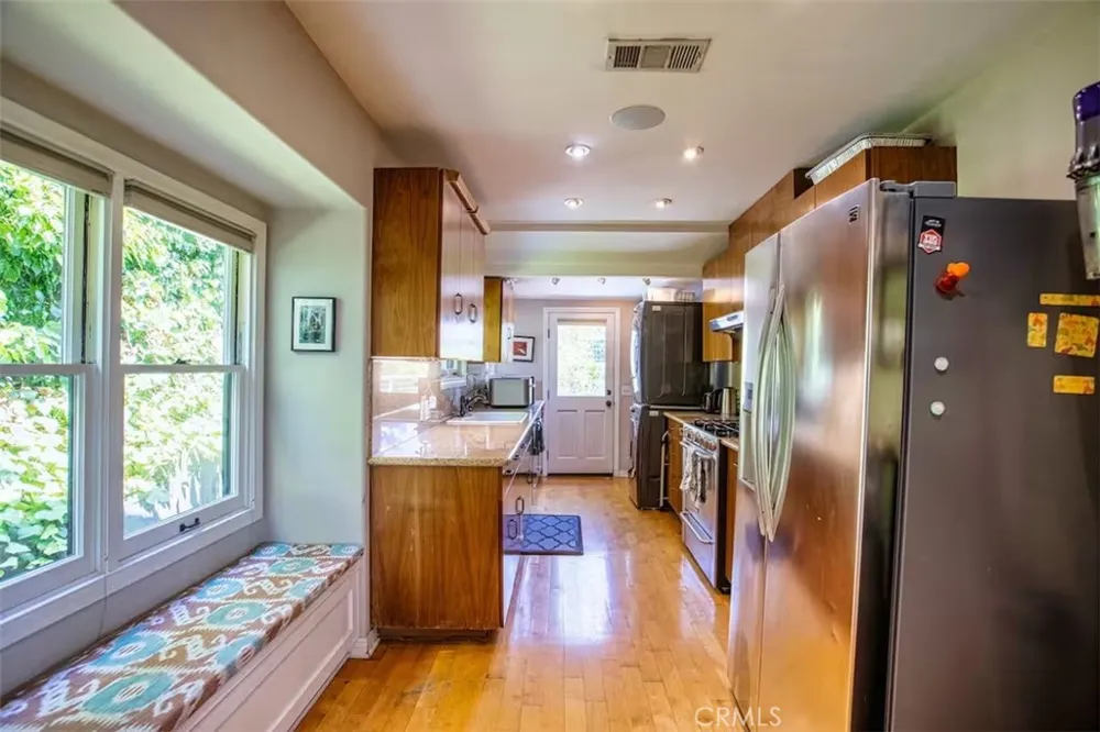 2597 Dearborn Drive Los Angeles, CA 90068
