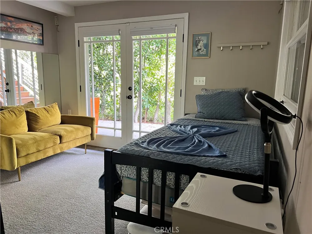 2597 Dearborn Drive Los Angeles, CA 90068