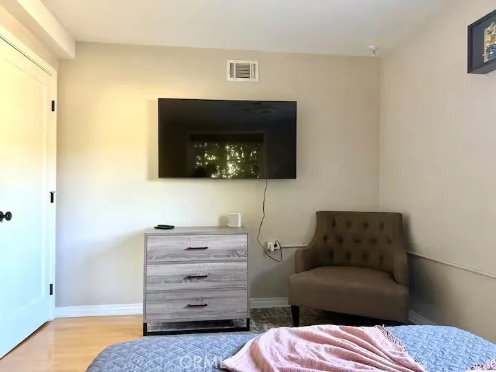 2597 Dearborn Drive Los Angeles, CA 90068