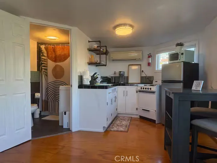 2597 Dearborn Drive Los Angeles, CA 90068