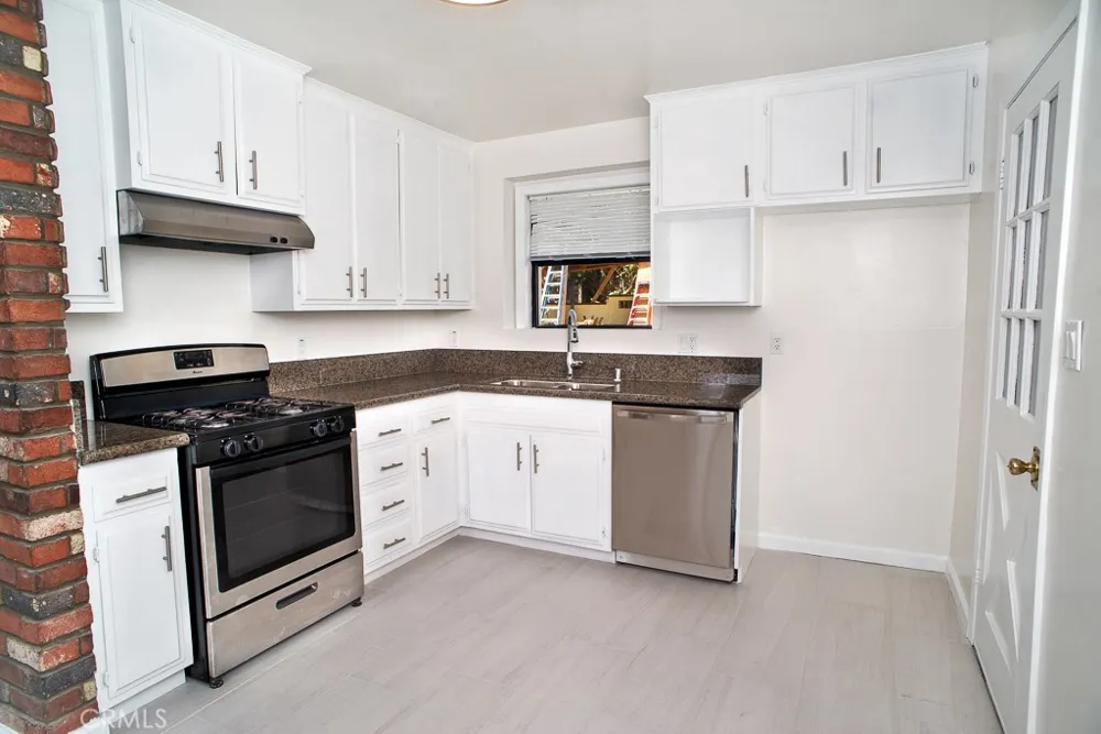 13271 Herron Sylmar, CA 91342