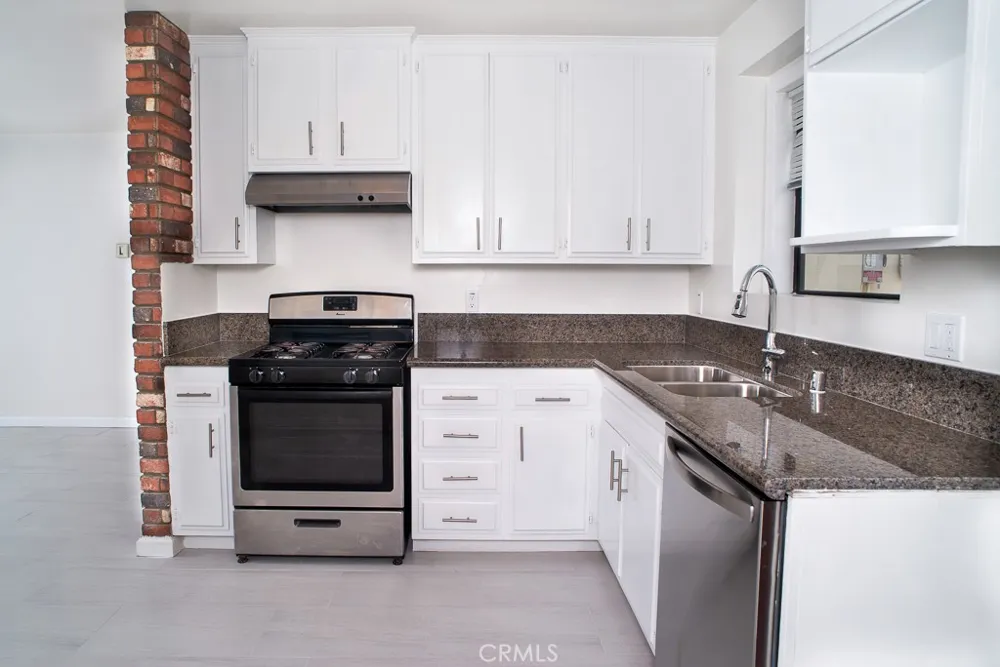 13271 Herron Sylmar, CA 91342
