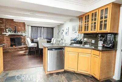 10461 Andora Chatsworth, CA 91311