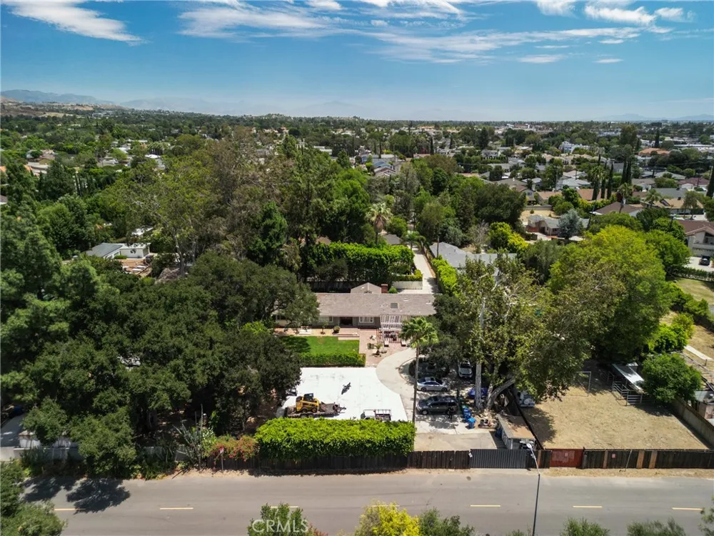 10461 Andora Chatsworth, CA 91311