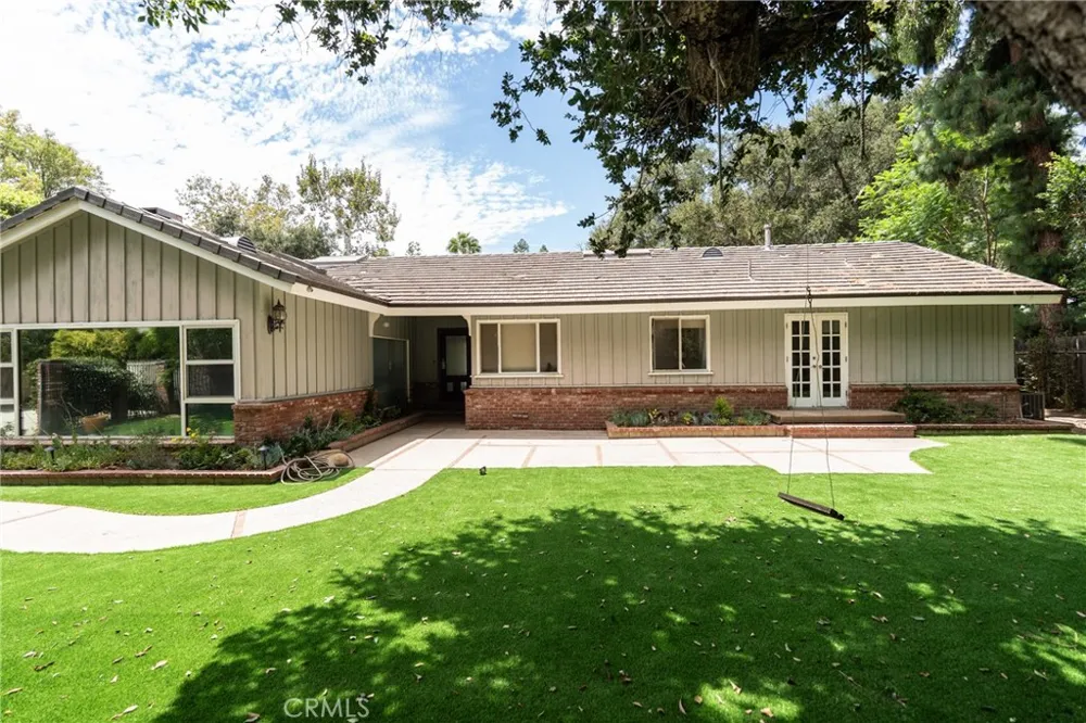 10461 Andora Chatsworth, CA 91311