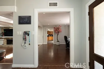 10461 Andora Chatsworth, CA 91311