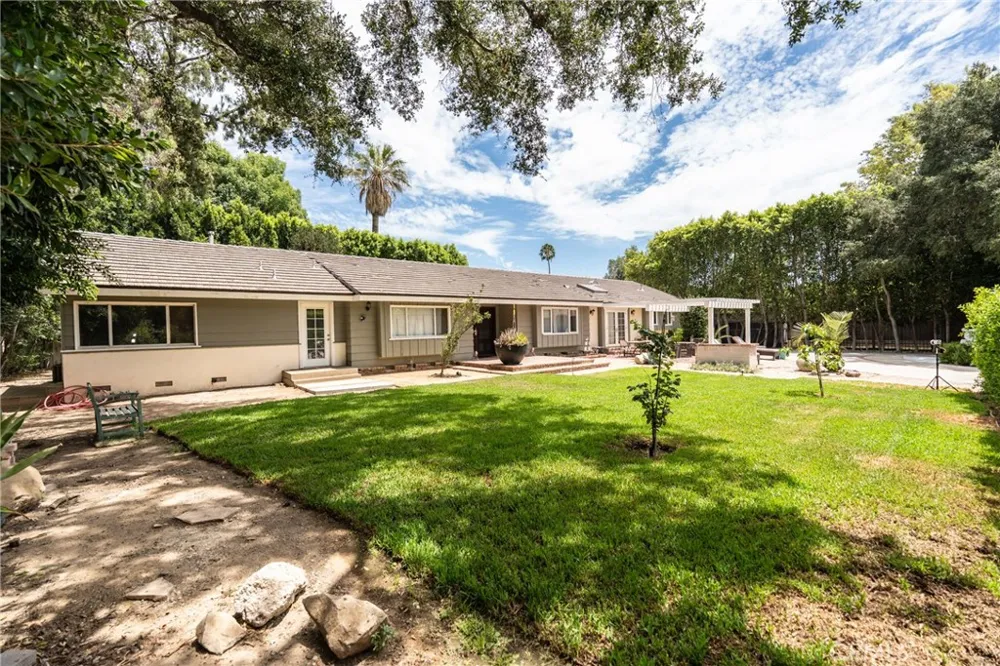 10461 Andora Chatsworth, CA 91311