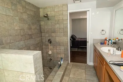 10461 Andora Chatsworth, CA 91311