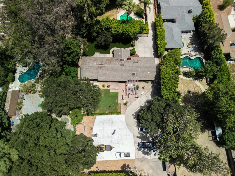 10461 Andora Chatsworth, CA 91311