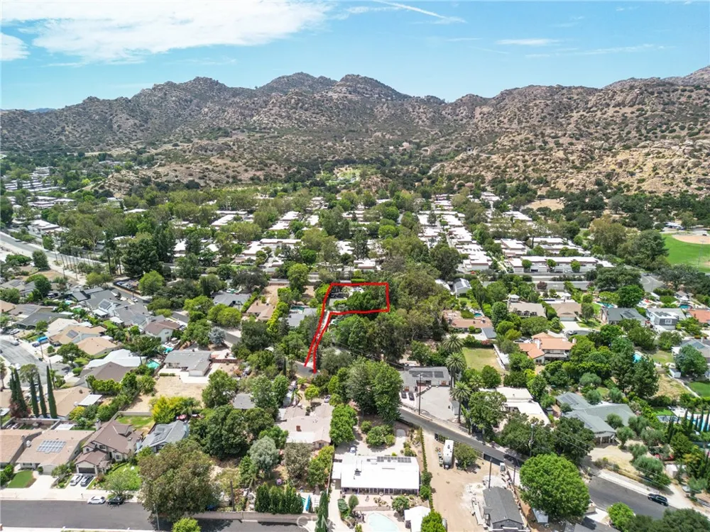 10461 Andora Chatsworth, CA 91311