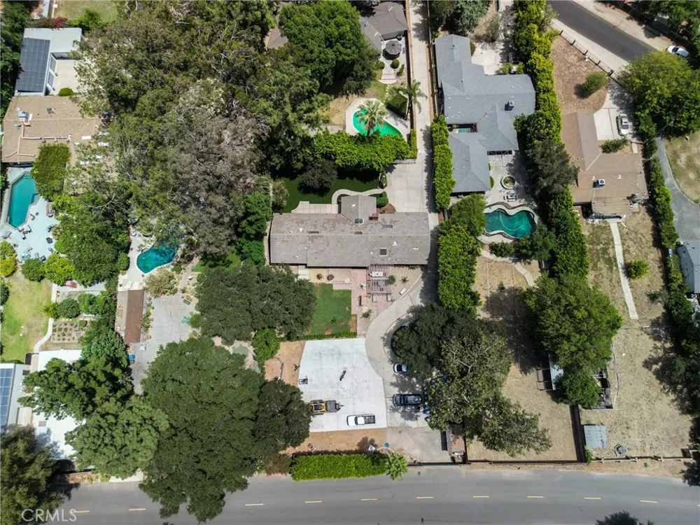 10461 Andora Chatsworth, CA 91311