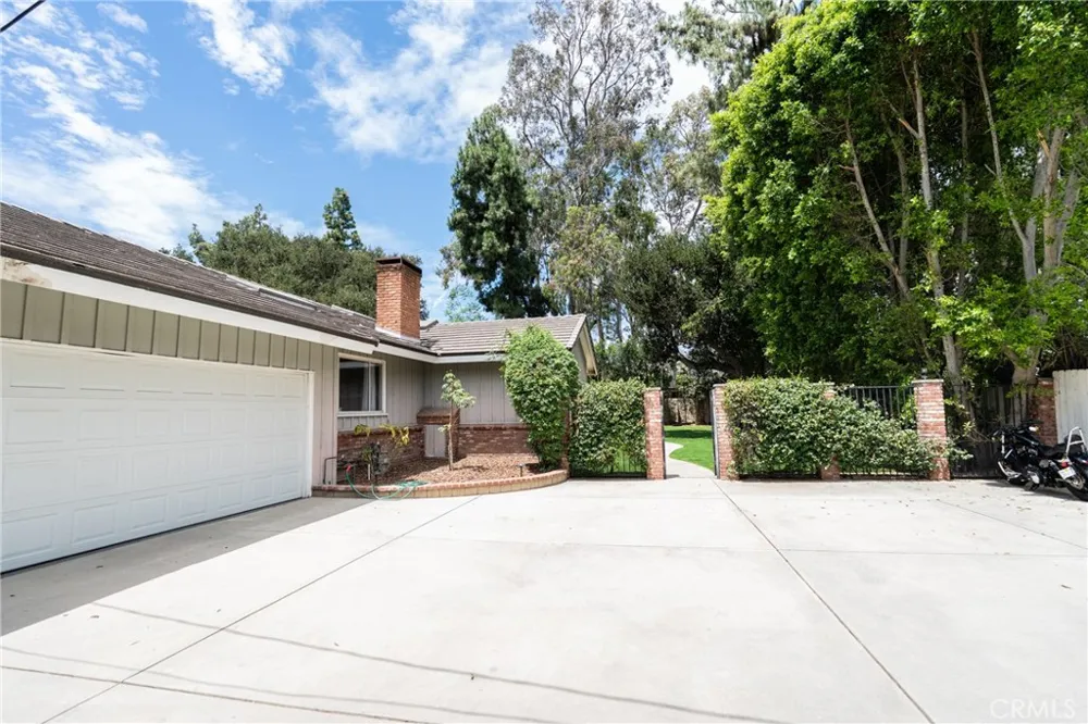 10461 Andora Chatsworth, CA 91311