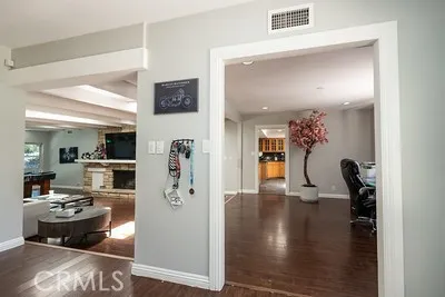 10461 Andora Chatsworth, CA 91311