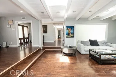 10461 Andora Chatsworth, CA 91311