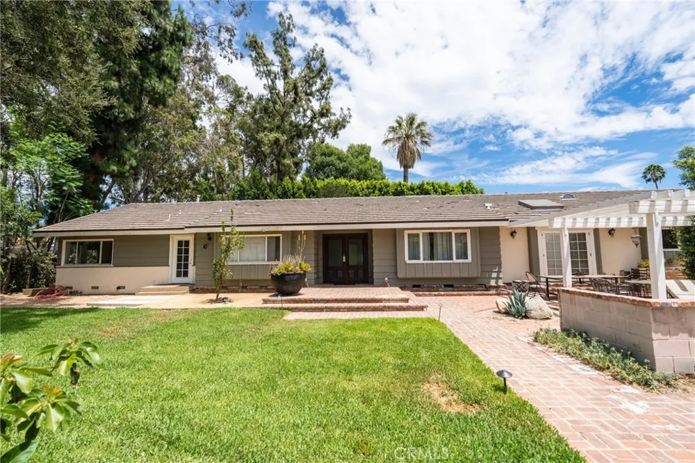 10461 Andora Chatsworth, CA 91311
