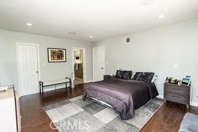 10461 Andora Chatsworth, CA 91311