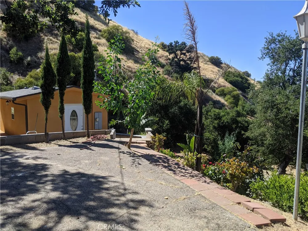 1036 LOMA LANE Simi Valley, CA 93063