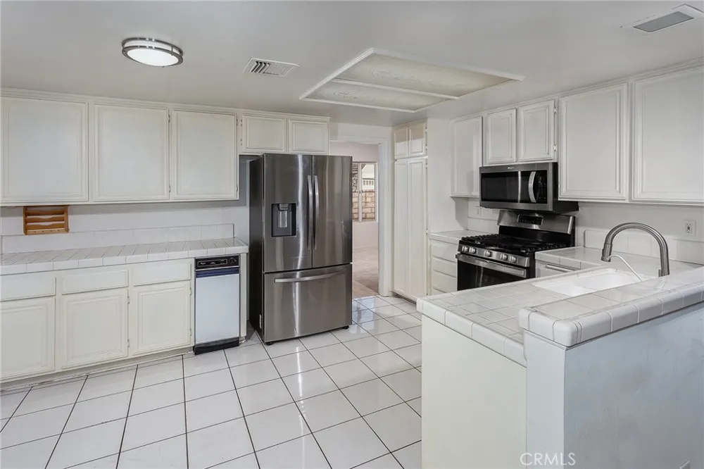 7221 Bouquet Drive West Hills, CA 91307