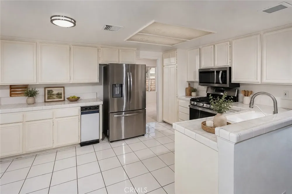 7221 Bouquet Drive West Hills, CA 91307